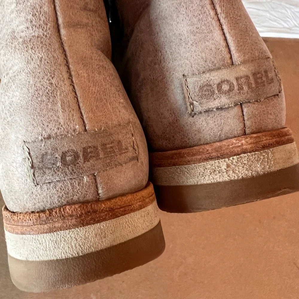 Sorel Women’s Sneakchic Alpine Holiday Bootie Tan size 11
